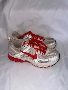 Nike Zoom Vomero 5 GS 'Valentine's Day 2025' Sneakers